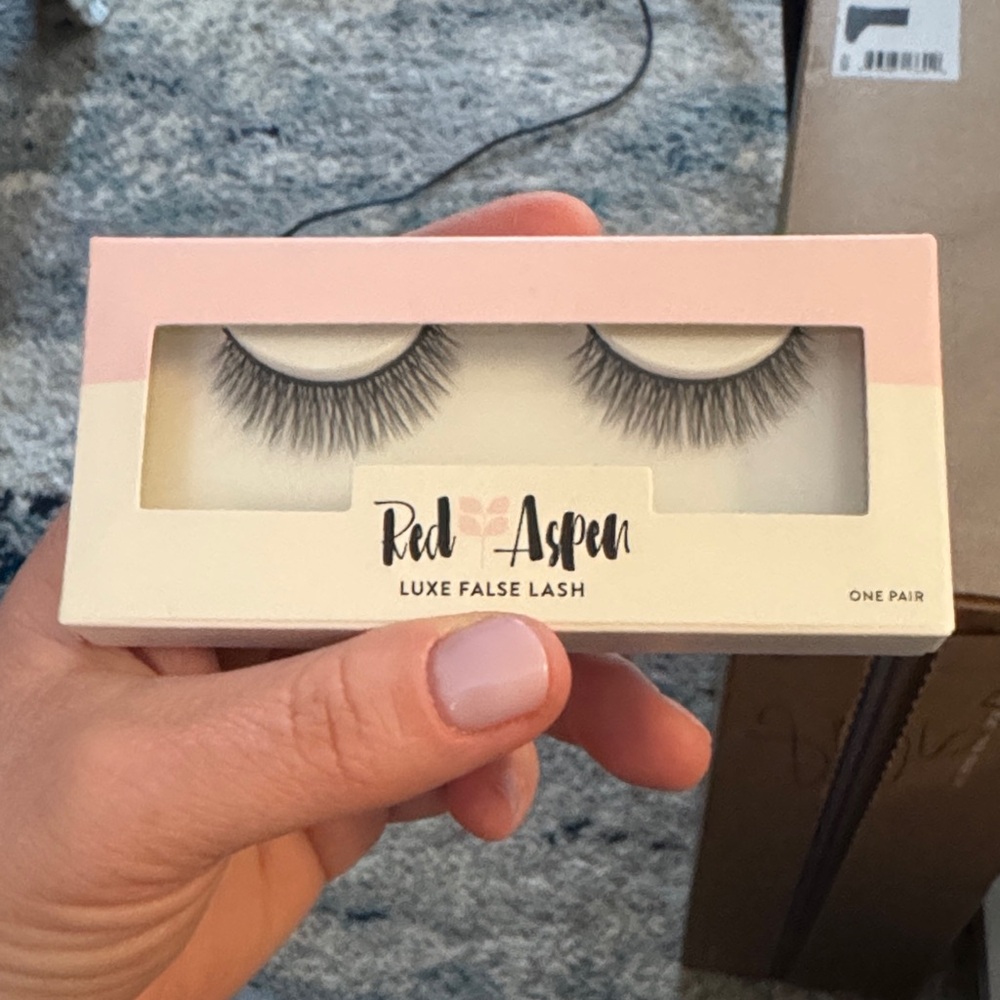 Red Aspen Luxe False Lashes - BELLA
